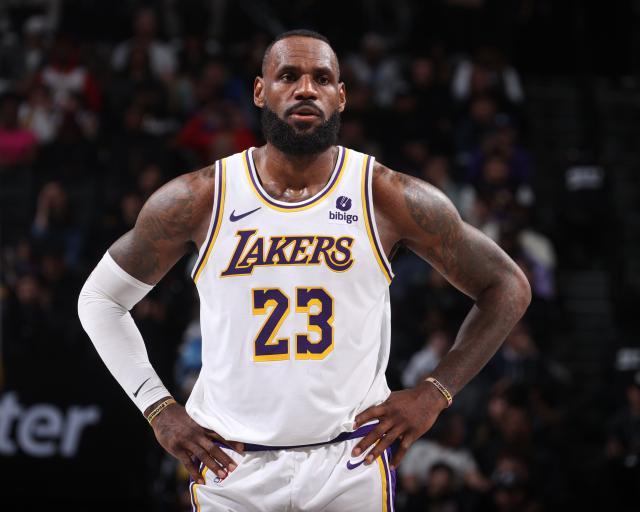 伟德体育APP-詹皇1+1顶薪留队搭档儿子 湖人引援计划宣告失败